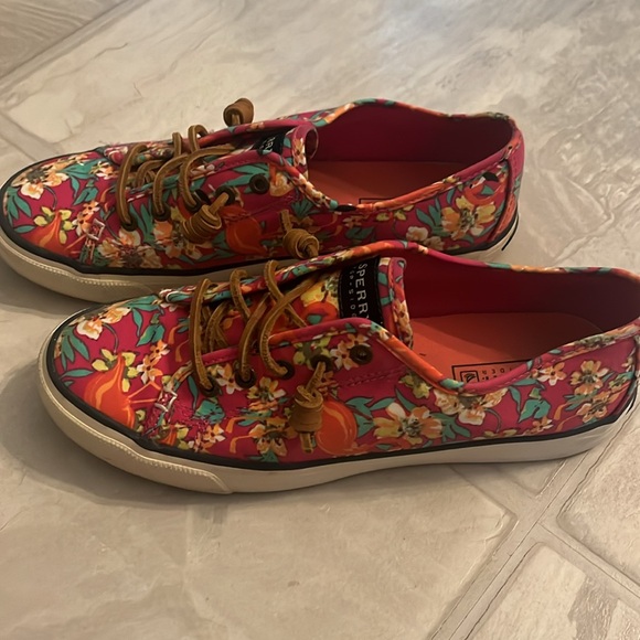 Pink floral Sperry - Picture 2 of 8